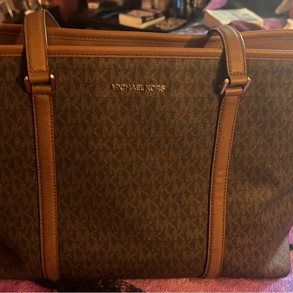 Michael Kors Bag and Matching wallet - Picture 1 of 2